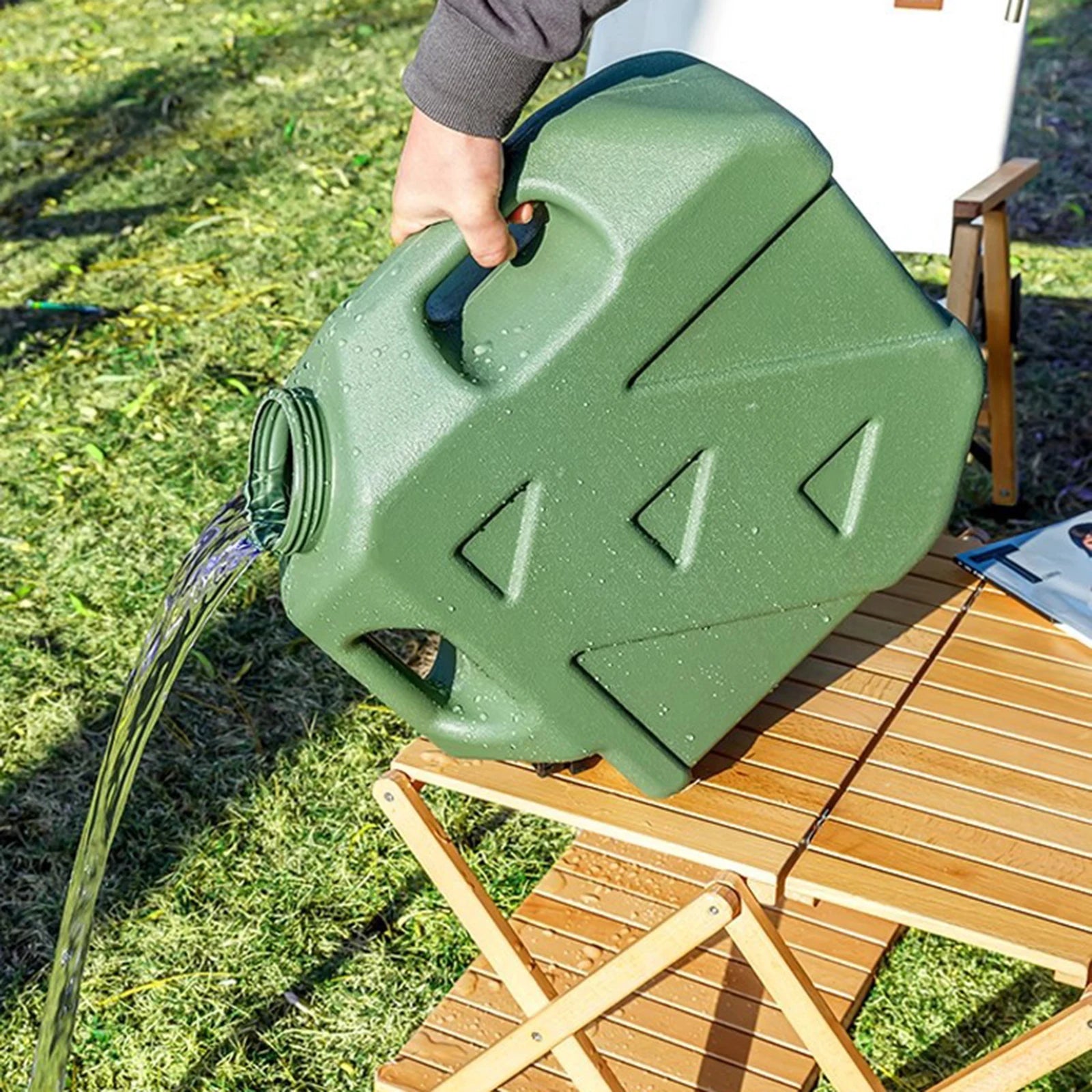 20L Water Container Camp Drinks Container with Faucet Drinking Water Spigot Water Storage Tank Jug for Camping BBQ Emergency