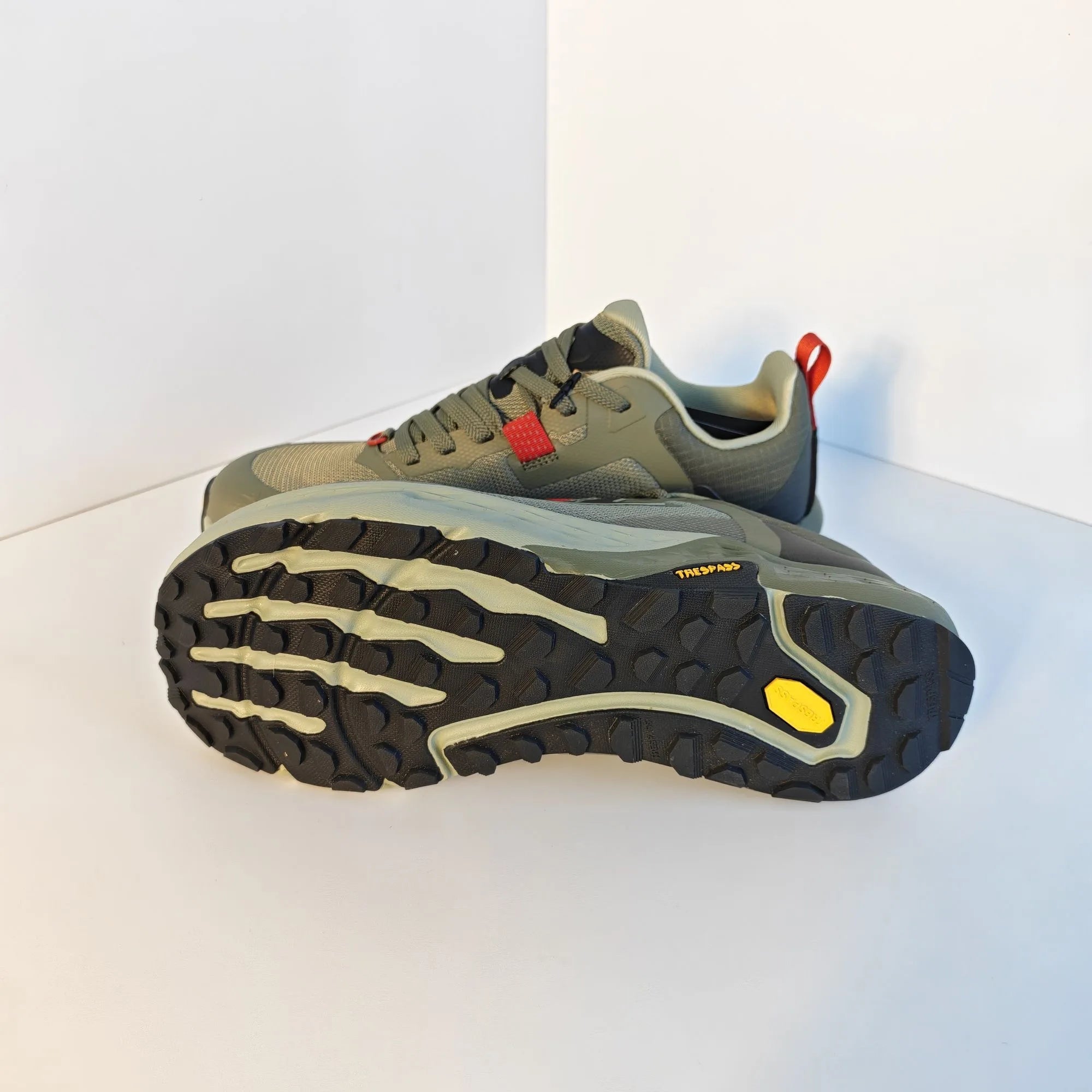 🥾  Trend: Men’s Wide-Fit Trail Running & Outdoor Shoes